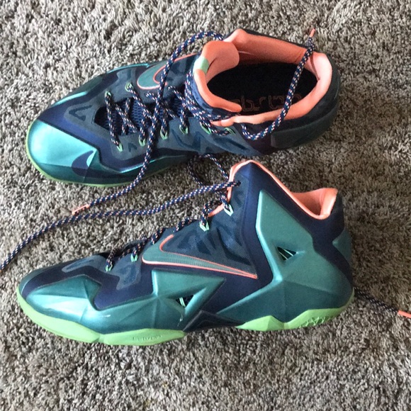Lebron 11 King’s Pride - Picture 1 of 5